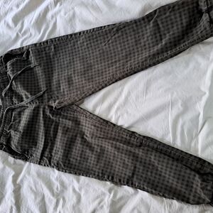 Black Ankle Cropped Pants with Tapered Leg
